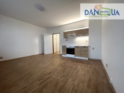 Pronájem bytu 1+KK s lodžií - Fotka 6