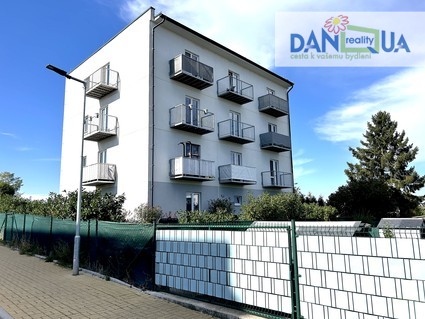 Pronájem bytu 2+KK s balkonem a parkovacím stáním ve Zbůchu. - Fotka 2