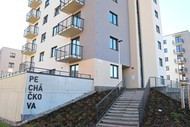 Pronájem novostavby 2+kk s balkonem a garážovým st…